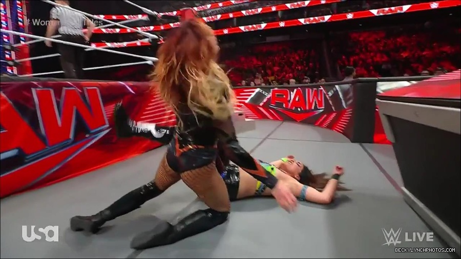 WWE_Monday_Night_Raw_2023_04_10_720p_HDTV_x264-NWCHD_mp4_002842527.jpg
