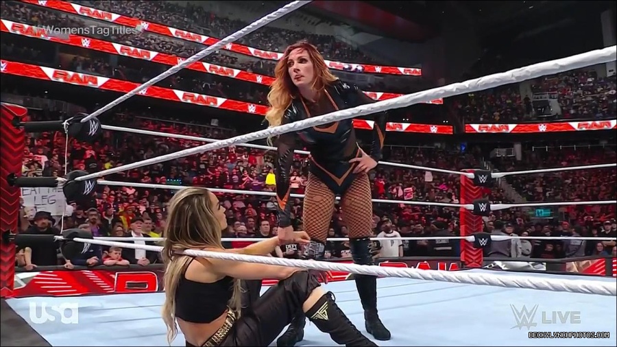 WWE_Monday_Night_Raw_2023_04_10_720p_HDTV_x264-NWCHD_mp4_002929414.jpg
