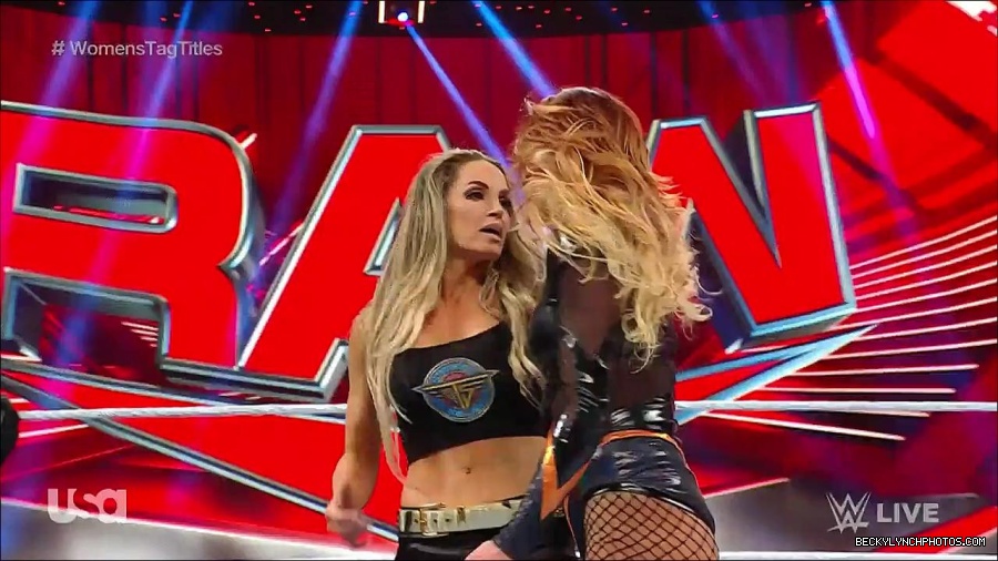 WWE_Monday_Night_Raw_2023_04_10_720p_HDTV_x264-NWCHD_mp4_002937822.jpg