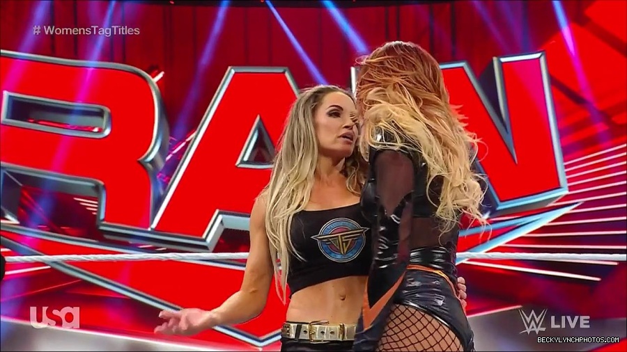 WWE_Monday_Night_Raw_2023_04_10_720p_HDTV_x264-NWCHD_mp4_002938623.jpg