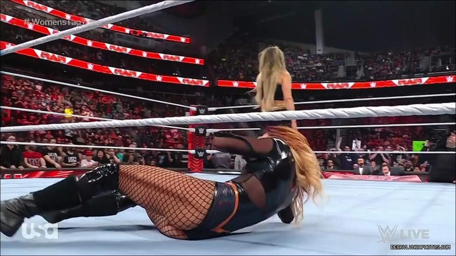 WWE_Monday_Night_Raw_2023_04_10_720p_HDTV_x264-NWCHD_mp4_002963448.jpg
