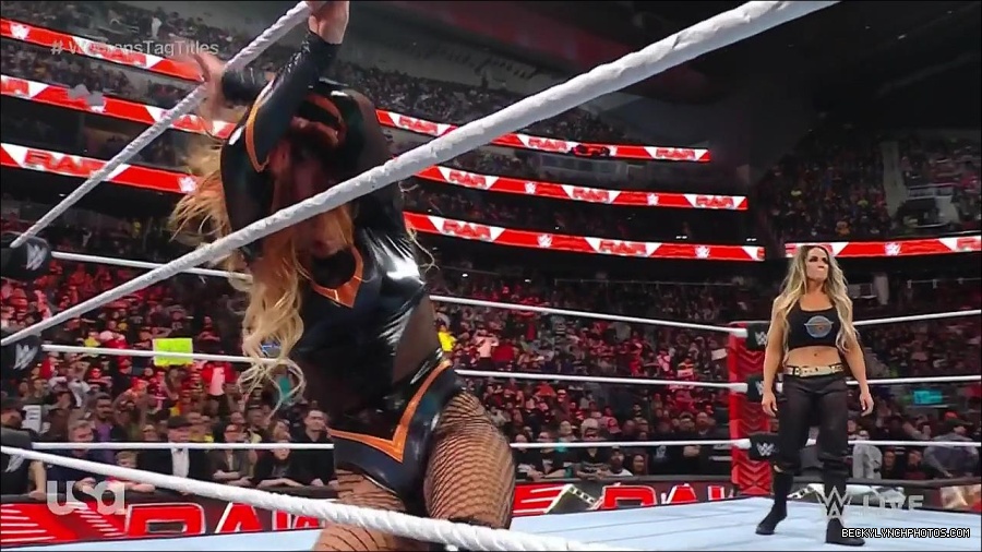 WWE_Monday_Night_Raw_2023_04_10_720p_HDTV_x264-NWCHD_mp4_002968252.jpg