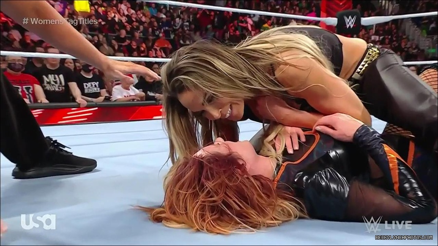 WWE_Monday_Night_Raw_2023_04_10_720p_HDTV_x264-NWCHD_mp4_002991075.jpg
