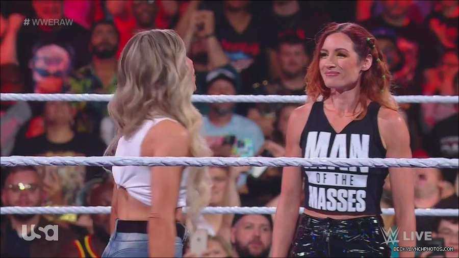 WWE_Monday_Night_Raw_2023_05_08_720p_HDTV_x264-NWCHD_mp4_005376525.jpg