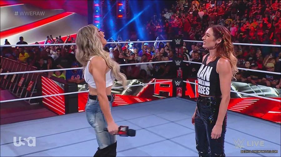 WWE_Monday_Night_Raw_2023_05_08_720p_HDTV_x264-NWCHD_mp4_005376925.jpg