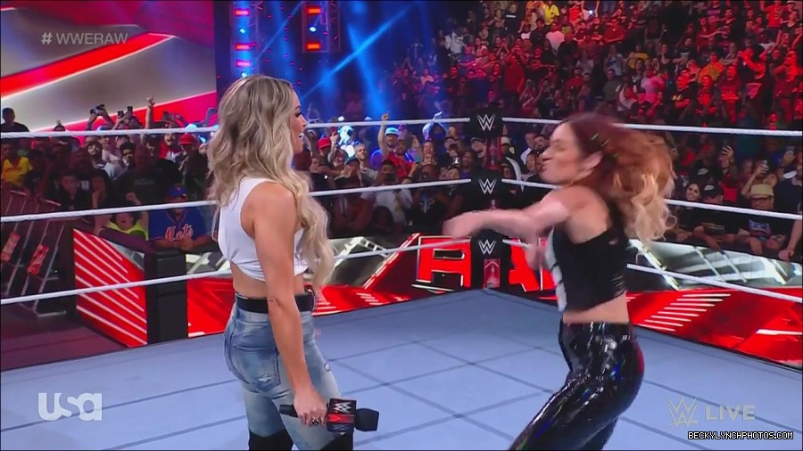 WWE_Monday_Night_Raw_2023_05_08_720p_HDTV_x264-NWCHD_mp4_005378127.jpg
