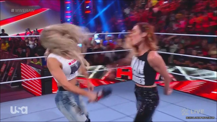 WWE_Monday_Night_Raw_2023_05_08_720p_HDTV_x264-NWCHD_mp4_005378527.jpg