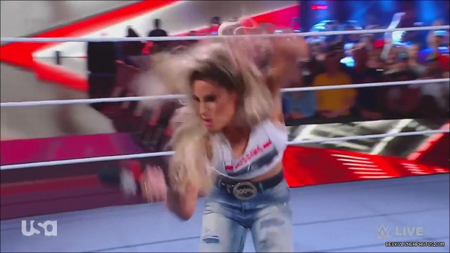 WWE_Monday_Night_Raw_2023_05_08_720p_HDTV_x264-NWCHD_mp4_005378927.jpg