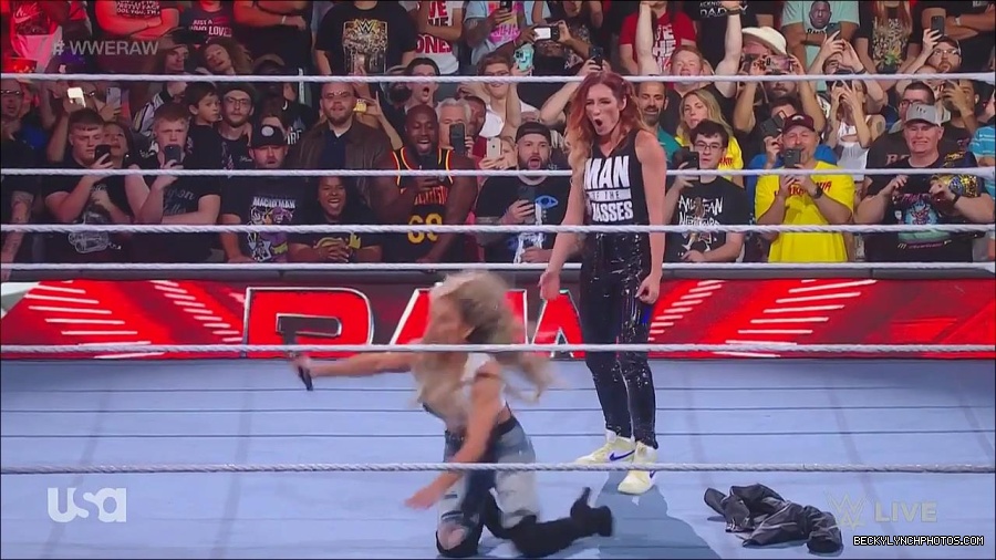 WWE_Monday_Night_Raw_2023_05_08_720p_HDTV_x264-NWCHD_mp4_005379328.jpg