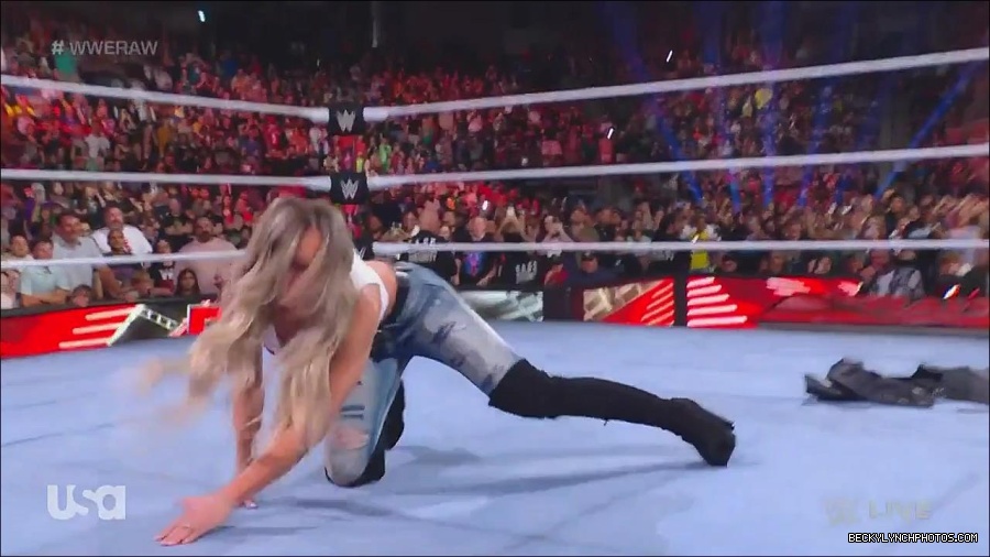 WWE_Monday_Night_Raw_2023_05_08_720p_HDTV_x264-NWCHD_mp4_005382131.jpg