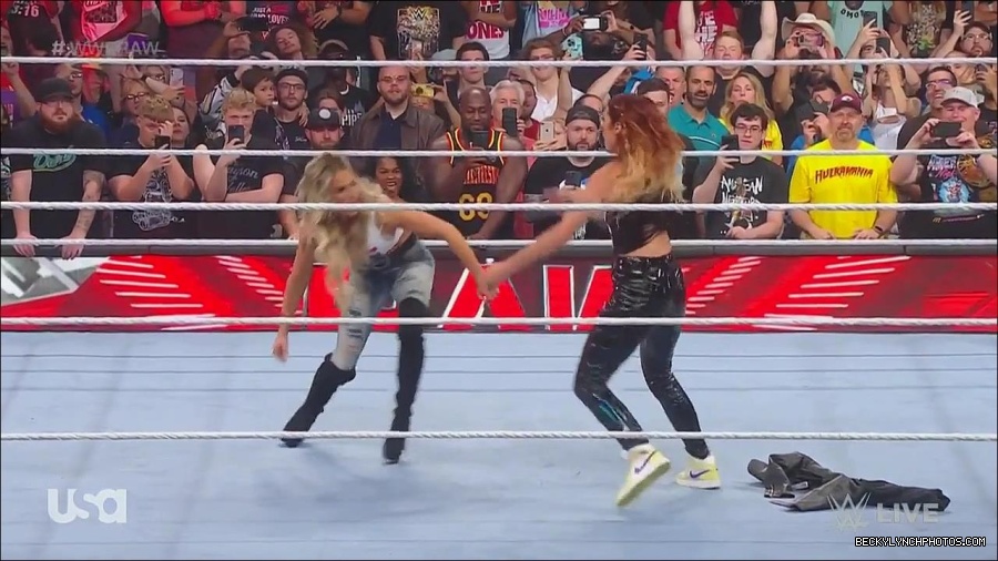 WWE_Monday_Night_Raw_2023_05_08_720p_HDTV_x264-NWCHD_mp4_005382931.jpg