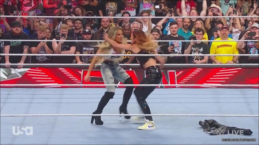 WWE_Monday_Night_Raw_2023_05_08_720p_HDTV_x264-NWCHD_mp4_005383332.jpg
