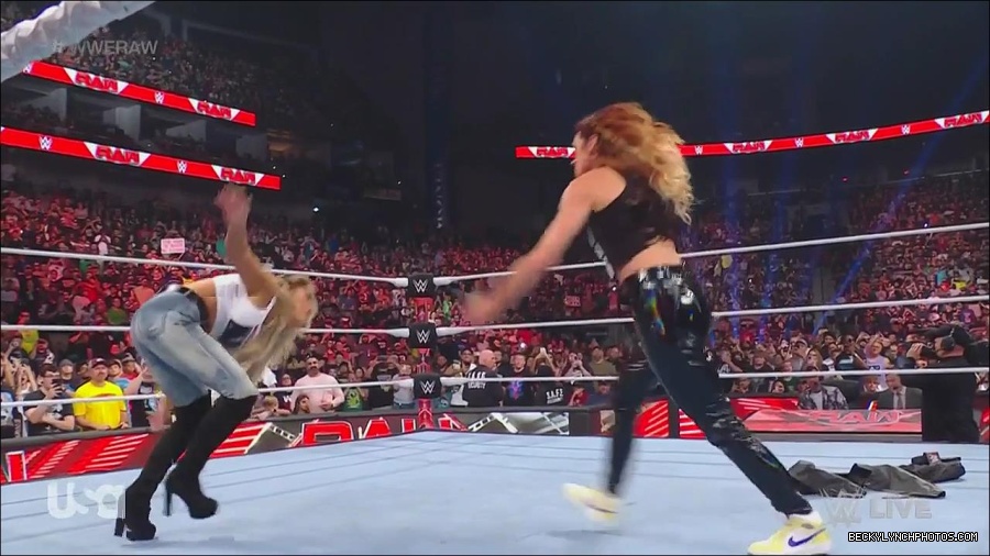 WWE_Monday_Night_Raw_2023_05_08_720p_HDTV_x264-NWCHD_mp4_005385334.jpg