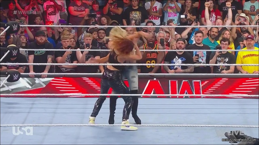 WWE_Monday_Night_Raw_2023_05_08_720p_HDTV_x264-NWCHD_mp4_005386135.jpg