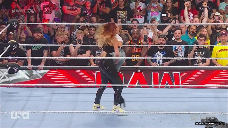 WWE_Monday_Night_Raw_2023_05_08_720p_HDTV_x264-NWCHD_mp4_005386935.jpg