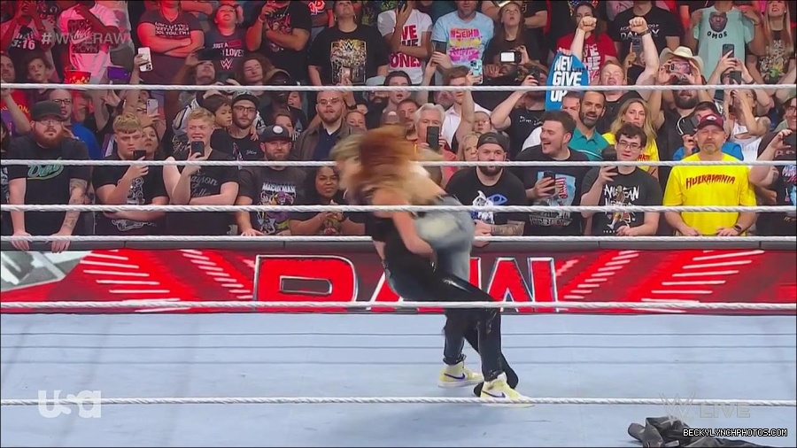 WWE_Monday_Night_Raw_2023_05_08_720p_HDTV_x264-NWCHD_mp4_005389338.jpg