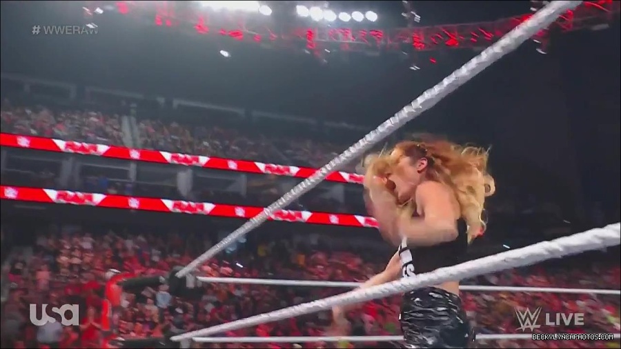 WWE_Monday_Night_Raw_2023_05_08_720p_HDTV_x264-NWCHD_mp4_005392941.jpg