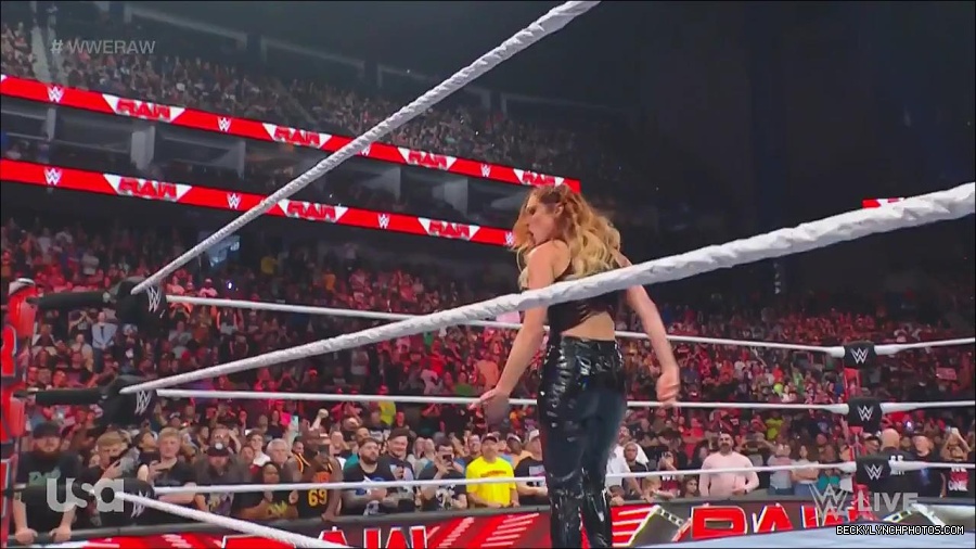 WWE_Monday_Night_Raw_2023_05_08_720p_HDTV_x264-NWCHD_mp4_005393742.jpg