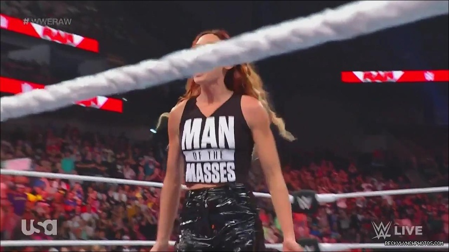 WWE_Monday_Night_Raw_2023_05_08_720p_HDTV_x264-NWCHD_mp4_005397346.jpg