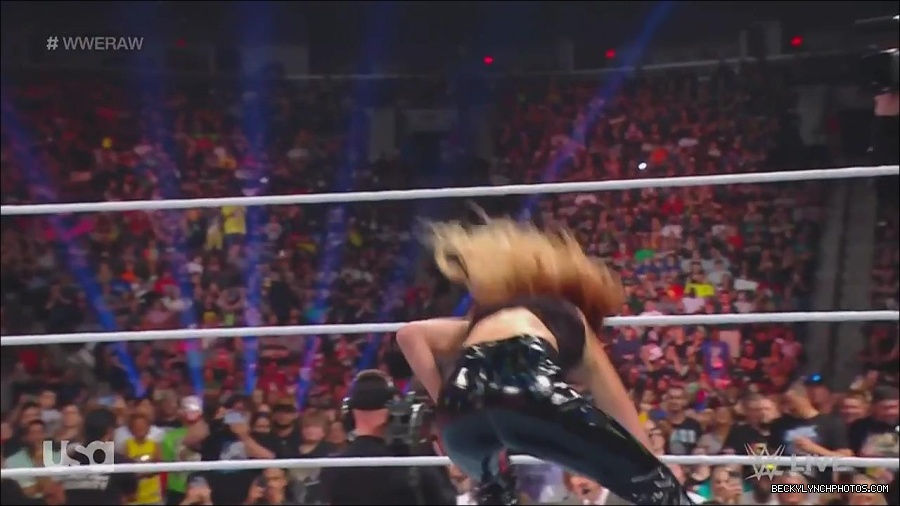 WWE_Monday_Night_Raw_2023_05_08_720p_HDTV_x264-NWCHD_mp4_005401750.jpg