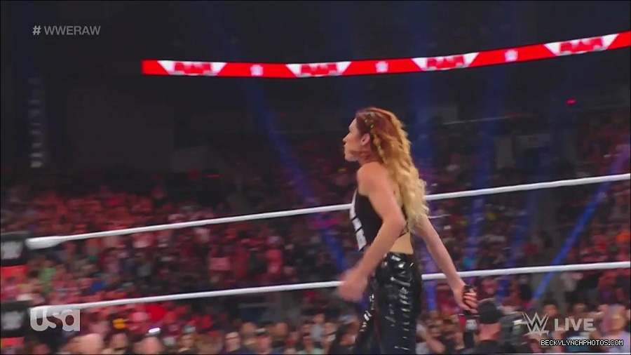 WWE_Monday_Night_Raw_2023_05_08_720p_HDTV_x264-NWCHD_mp4_005402951.jpg