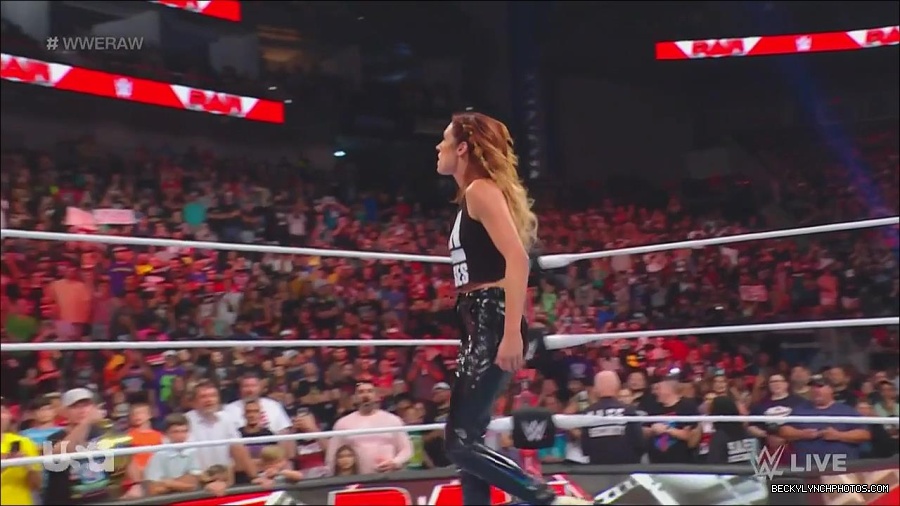WWE_Monday_Night_Raw_2023_05_08_720p_HDTV_x264-NWCHD_mp4_005404153.jpg