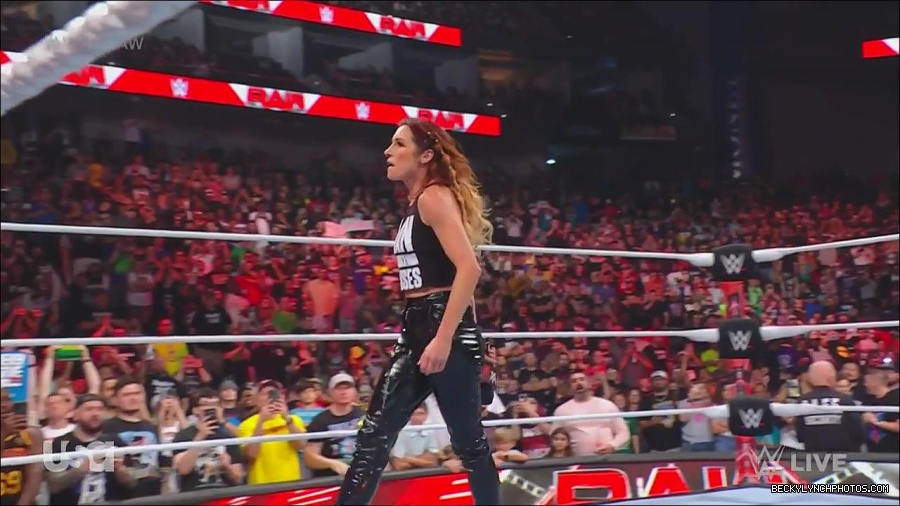 WWE_Monday_Night_Raw_2023_05_08_720p_HDTV_x264-NWCHD_mp4_005404953.jpg