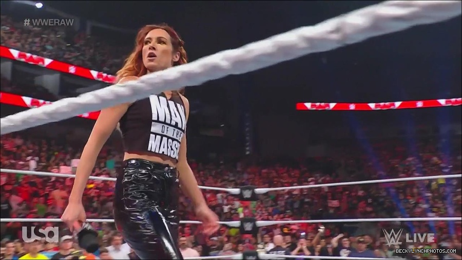 WWE_Monday_Night_Raw_2023_05_08_720p_HDTV_x264-NWCHD_mp4_005406955.jpg