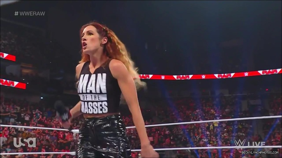 WWE_Monday_Night_Raw_2023_05_08_720p_HDTV_x264-NWCHD_mp4_005407756.jpg