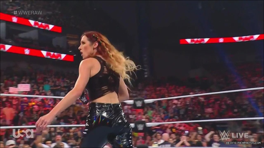 WWE_Monday_Night_Raw_2023_05_08_720p_HDTV_x264-NWCHD_mp4_005408557.jpg