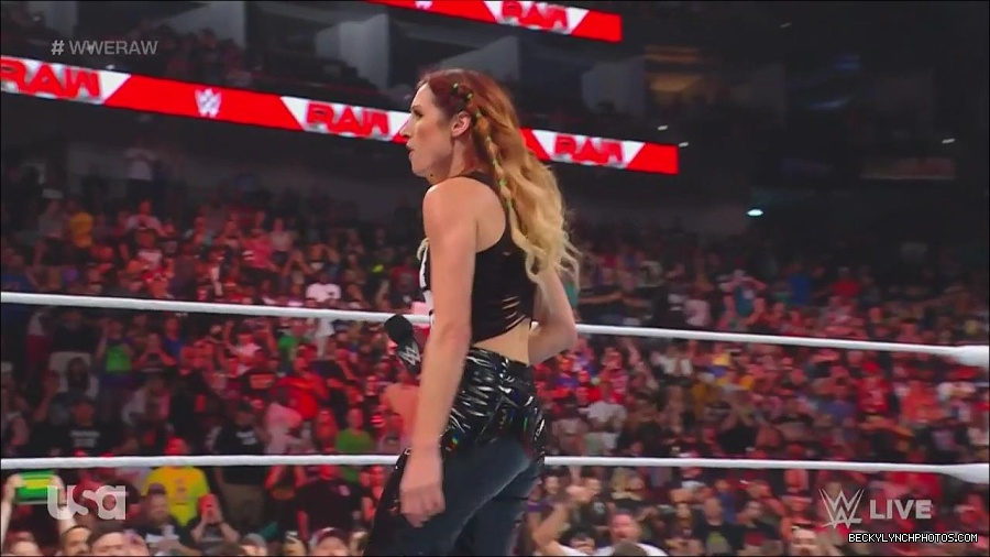 WWE_Monday_Night_Raw_2023_05_08_720p_HDTV_x264-NWCHD_mp4_005409358.jpg