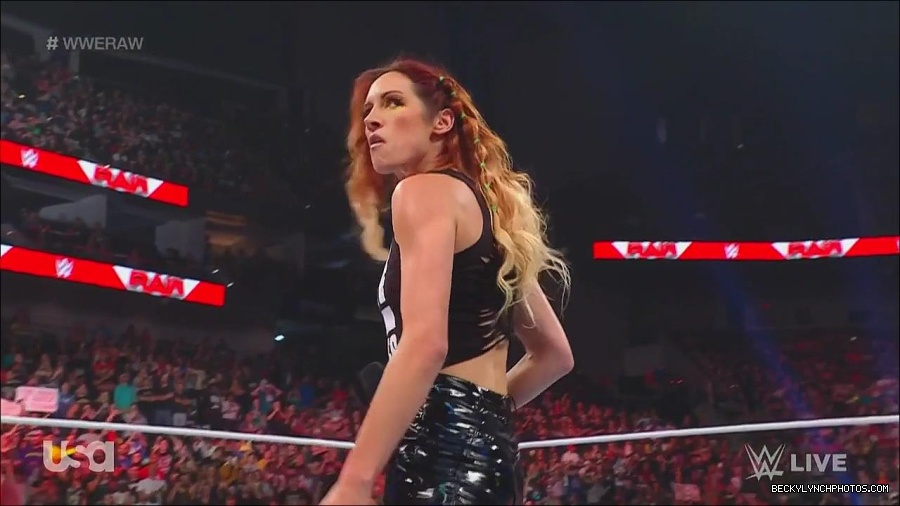 WWE_Monday_Night_Raw_2023_05_08_720p_HDTV_x264-NWCHD_mp4_005412561.jpg