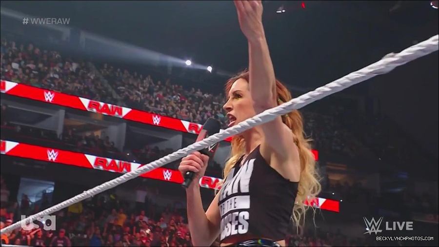WWE_Monday_Night_Raw_2023_05_08_720p_HDTV_x264-NWCHD_mp4_005415764.jpg