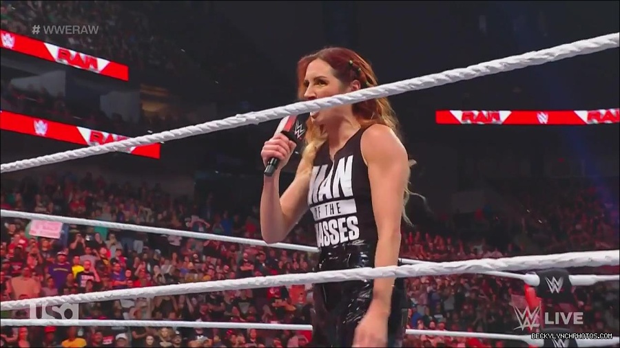 WWE_Monday_Night_Raw_2023_05_08_720p_HDTV_x264-NWCHD_mp4_005418167.jpg