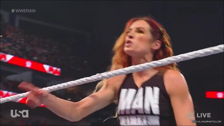 WWE_Monday_Night_Raw_2023_05_08_720p_HDTV_x264-NWCHD_mp4_005437786.jpg