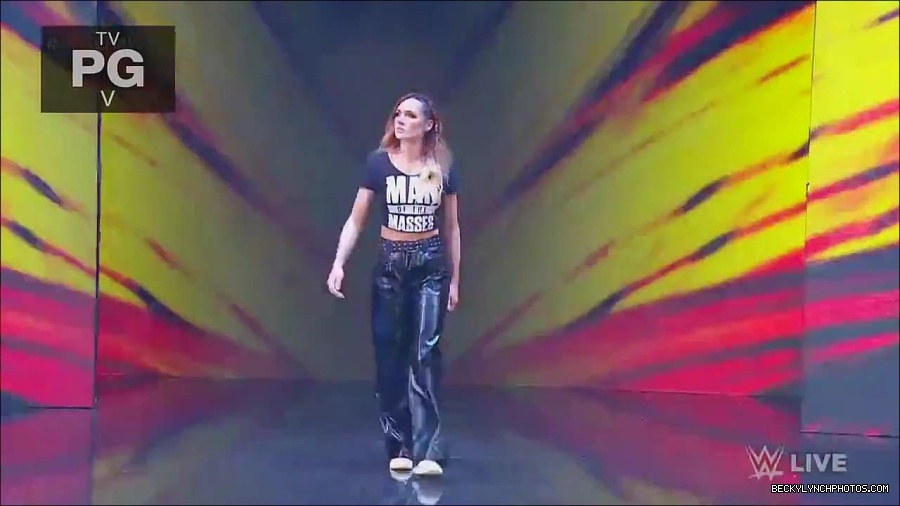 WWE_Monday_Night_Raw_2023_05_15_720p_HDTV_x264-NWCHD_mp4_003062814.jpg