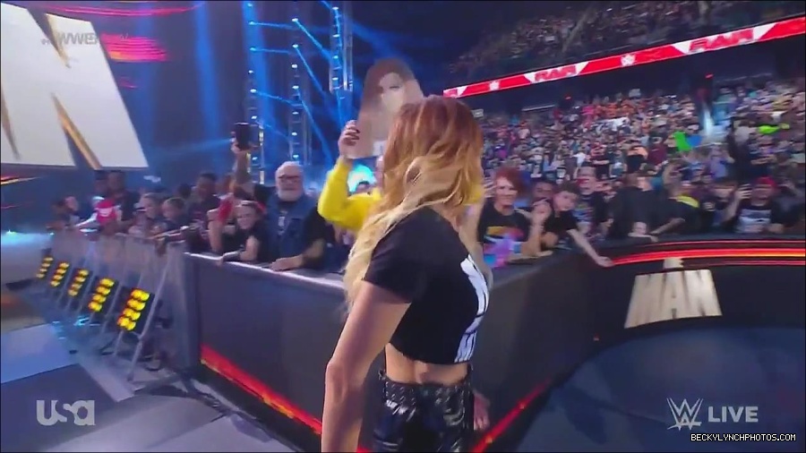 WWE_Monday_Night_Raw_2023_05_15_720p_HDTV_x264-NWCHD_mp4_003086437.jpg