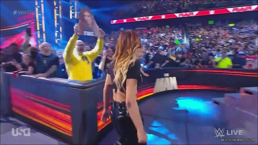 WWE_Monday_Night_Raw_2023_05_15_720p_HDTV_x264-NWCHD_mp4_003086838.jpg