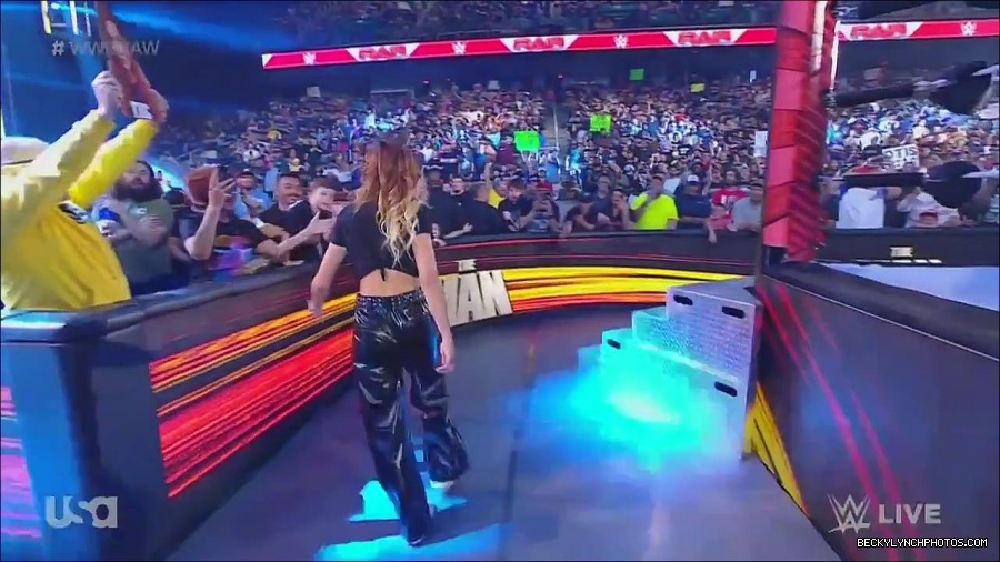 WWE_Monday_Night_Raw_2023_05_15_720p_HDTV_x264-NWCHD_mp4_003087638.jpg