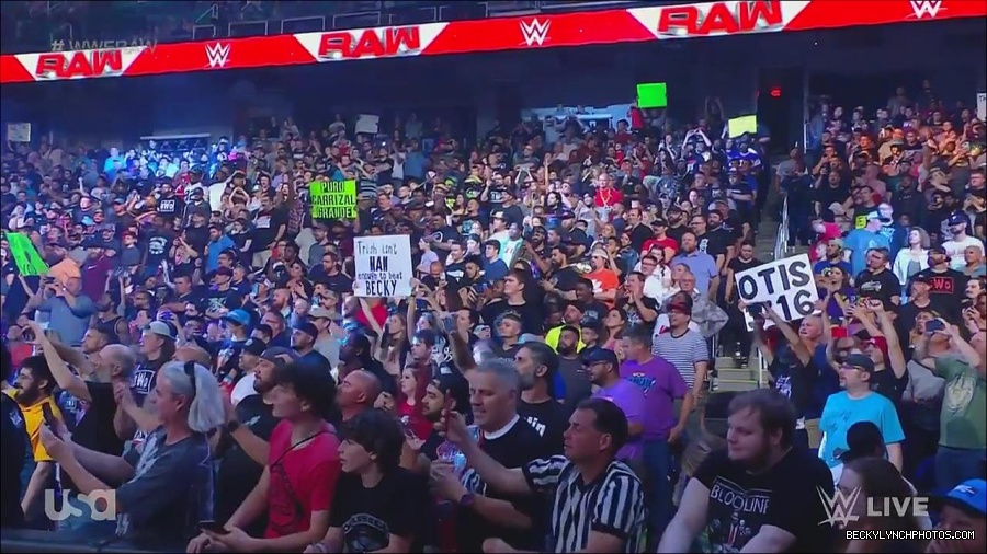 WWE_Monday_Night_Raw_2023_05_15_720p_HDTV_x264-NWCHD_mp4_003088840.jpg