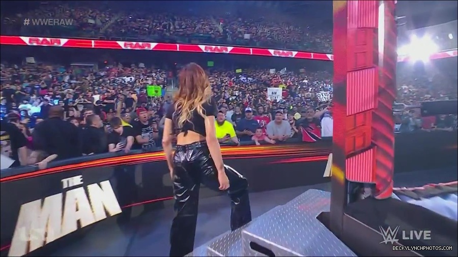 WWE_Monday_Night_Raw_2023_05_15_720p_HDTV_x264-NWCHD_mp4_003090041.jpg