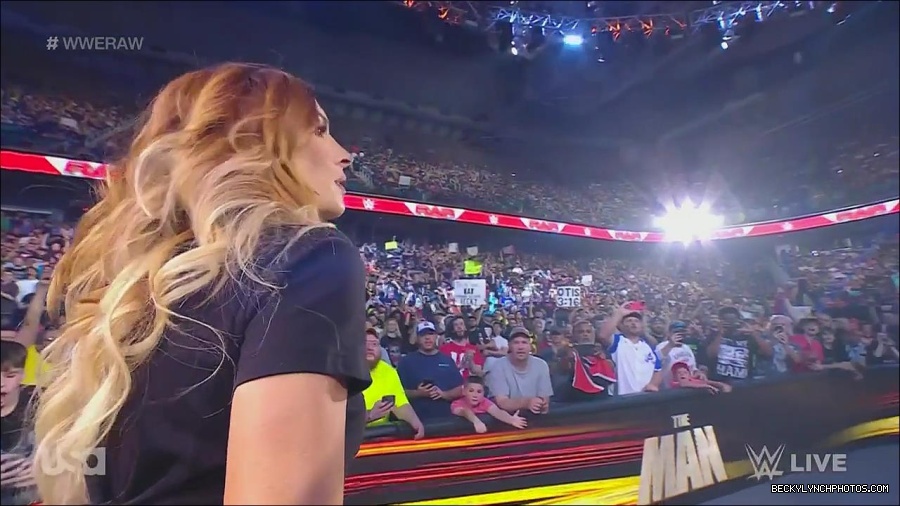 WWE_Monday_Night_Raw_2023_05_15_720p_HDTV_x264-NWCHD_mp4_003092443.jpg