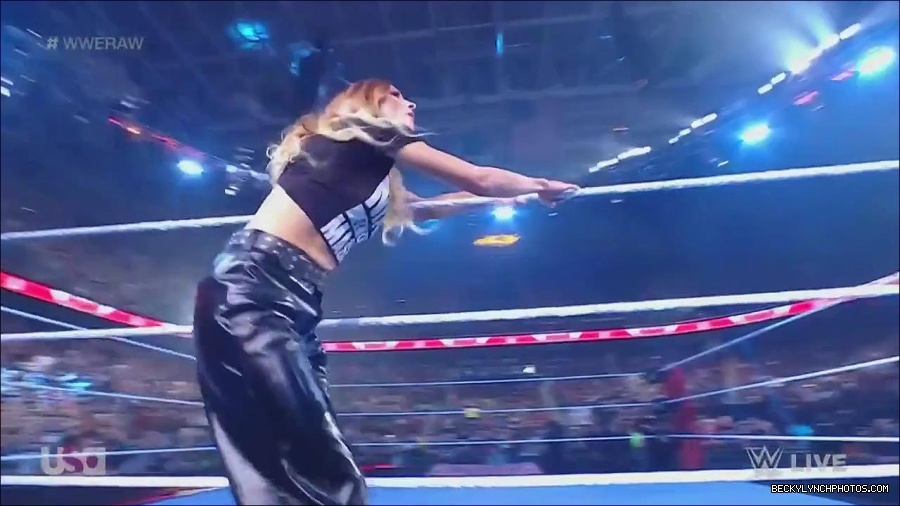 WWE_Monday_Night_Raw_2023_05_15_720p_HDTV_x264-NWCHD_mp4_003096447.jpg