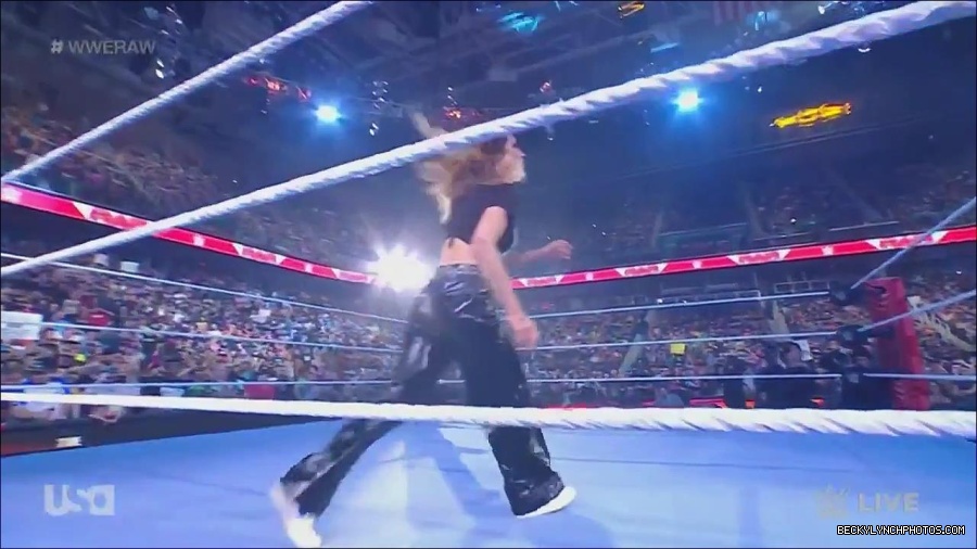 WWE_Monday_Night_Raw_2023_05_15_720p_HDTV_x264-NWCHD_mp4_003098449.jpg