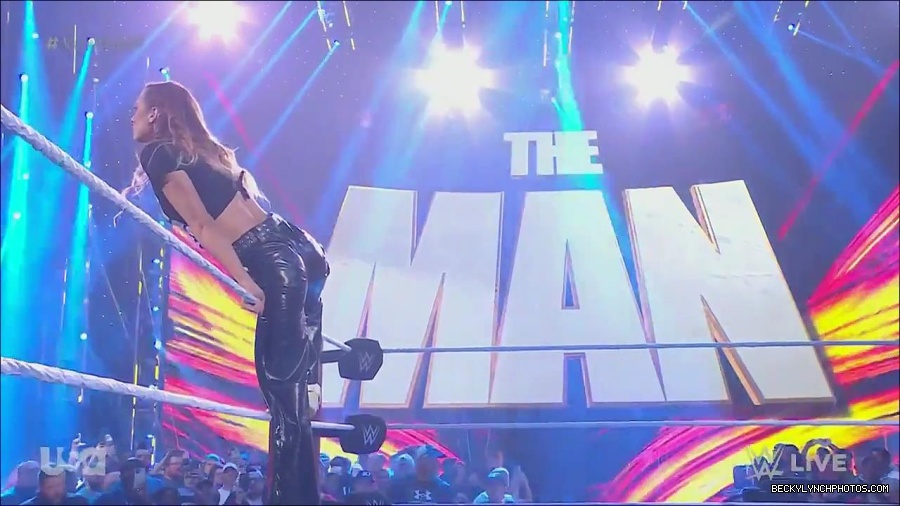 WWE_Monday_Night_Raw_2023_05_15_720p_HDTV_x264-NWCHD_mp4_003104055.jpg