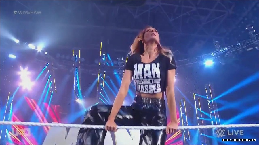 WWE_Monday_Night_Raw_2023_05_15_720p_HDTV_x264-NWCHD_mp4_003108860.jpg