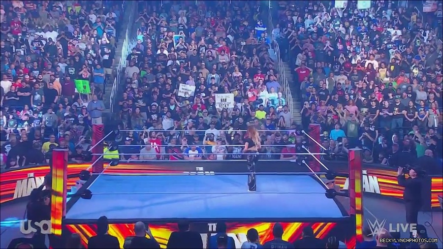 WWE_Monday_Night_Raw_2023_05_15_720p_HDTV_x264-NWCHD_mp4_003114866.jpg