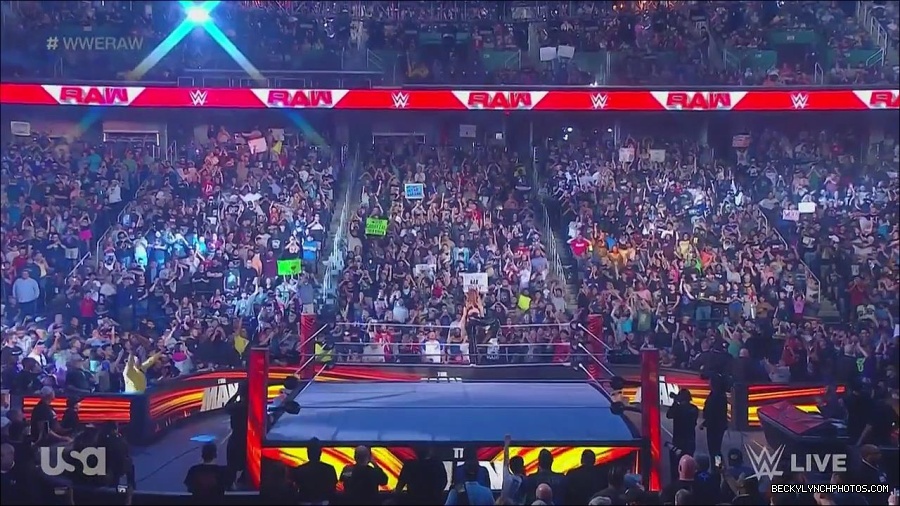 WWE_Monday_Night_Raw_2023_05_15_720p_HDTV_x264-NWCHD_mp4_003118870.jpg