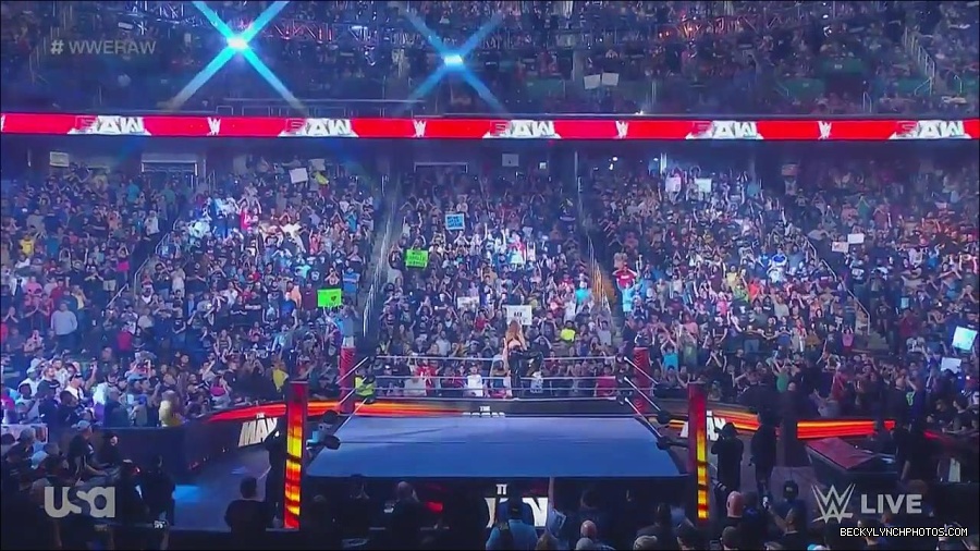 WWE_Monday_Night_Raw_2023_05_15_720p_HDTV_x264-NWCHD_mp4_003119670.jpg
