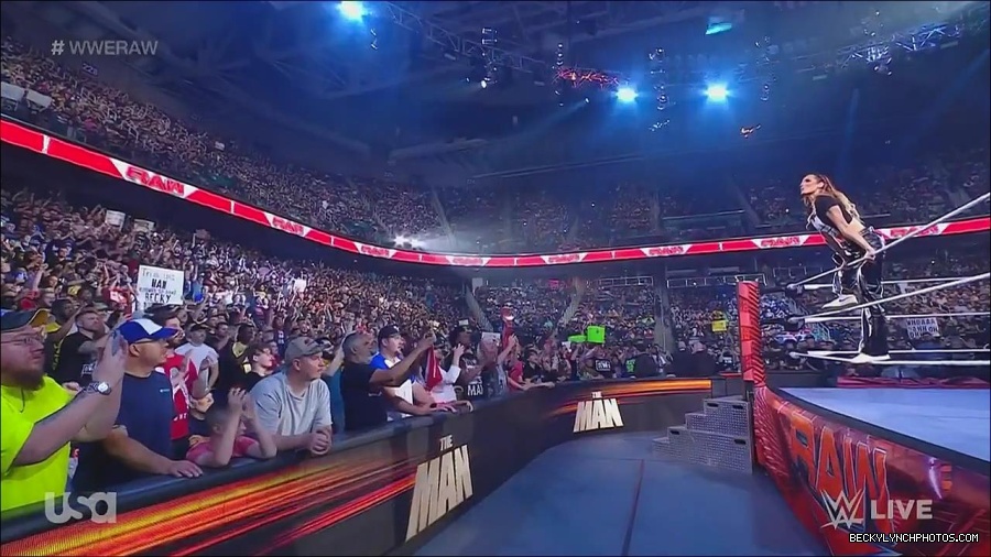 WWE_Monday_Night_Raw_2023_05_15_720p_HDTV_x264-NWCHD_mp4_003120071.jpg